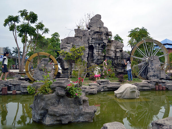 水泥假山与原石假山的优缺点对比