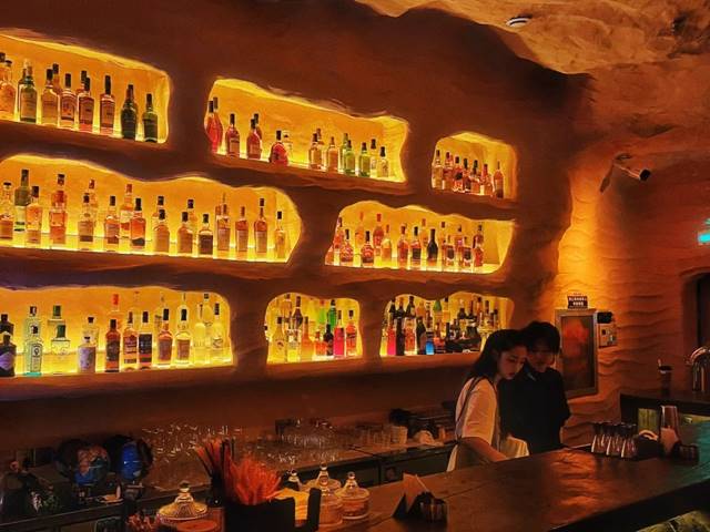 洞穴风酒吧3.jpg